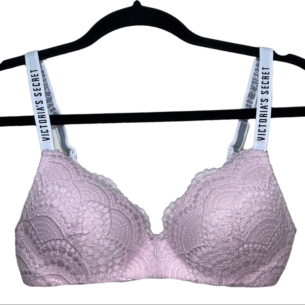 Victoria’s Secret Light Pink Lace Logo Strap Lined No-Wire Bra Size 32B